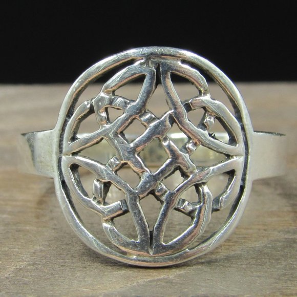 Jewelry - Size 9 Sterling Silver Circle Celtic Pattern Band Ring Vintage